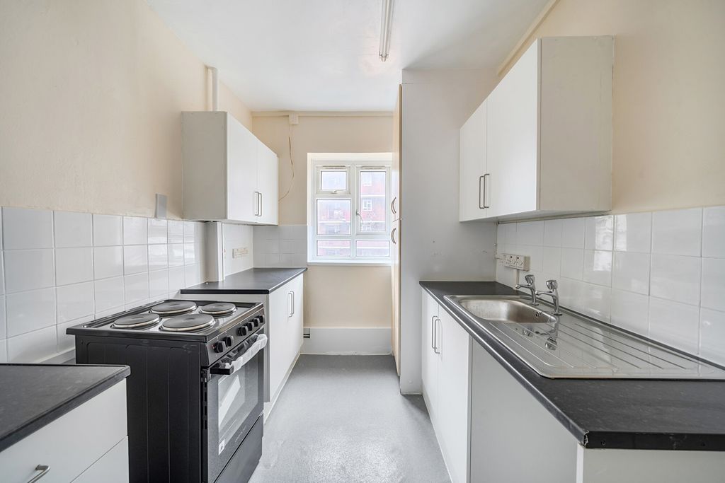 Property photo 2 of 19 Kitchen