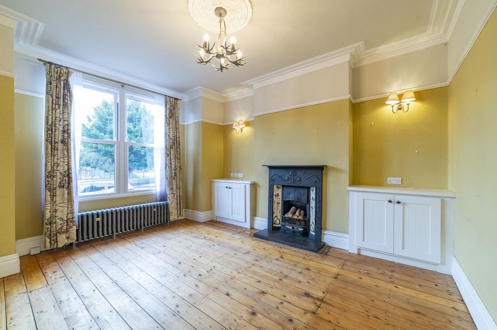 Property photo 3 of 40