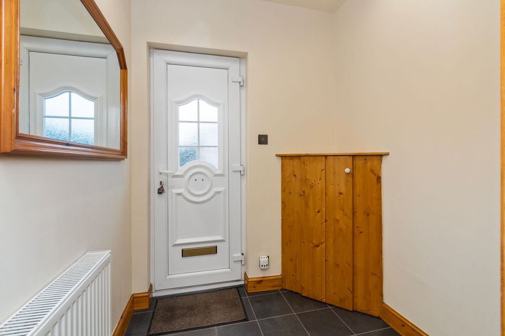 Property photo 2 of 25