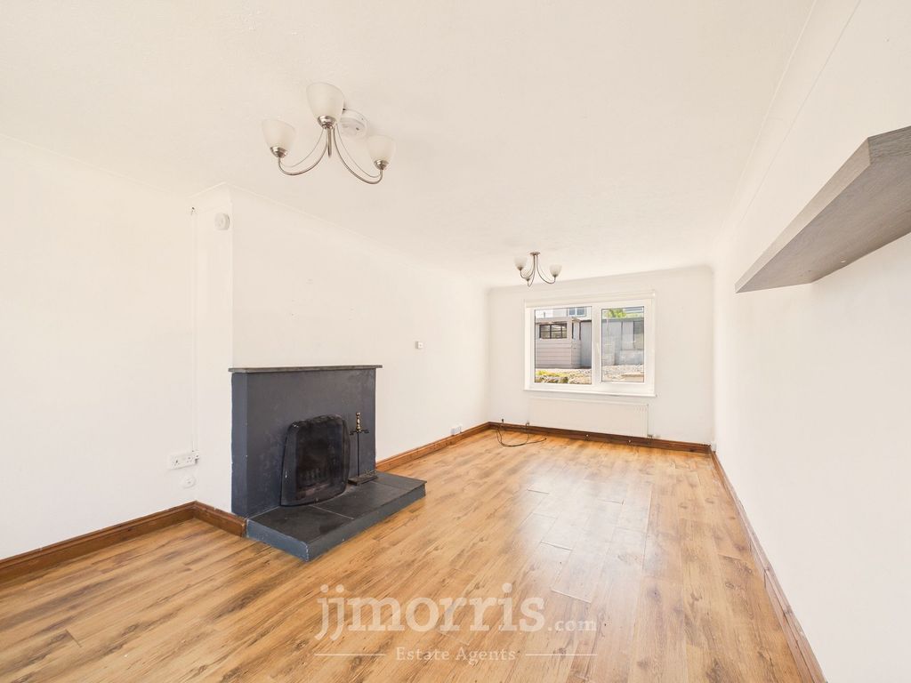 Property photo 2 of 26