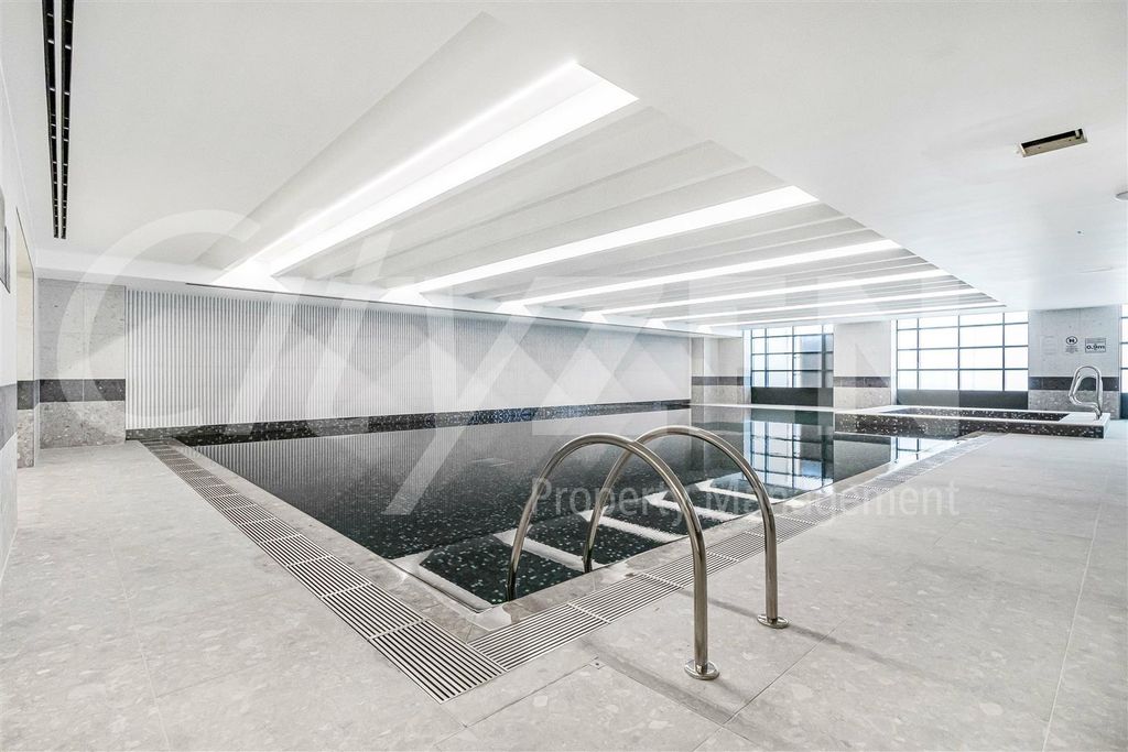 Property photo 3 of 34 Residents Swimiming Pool