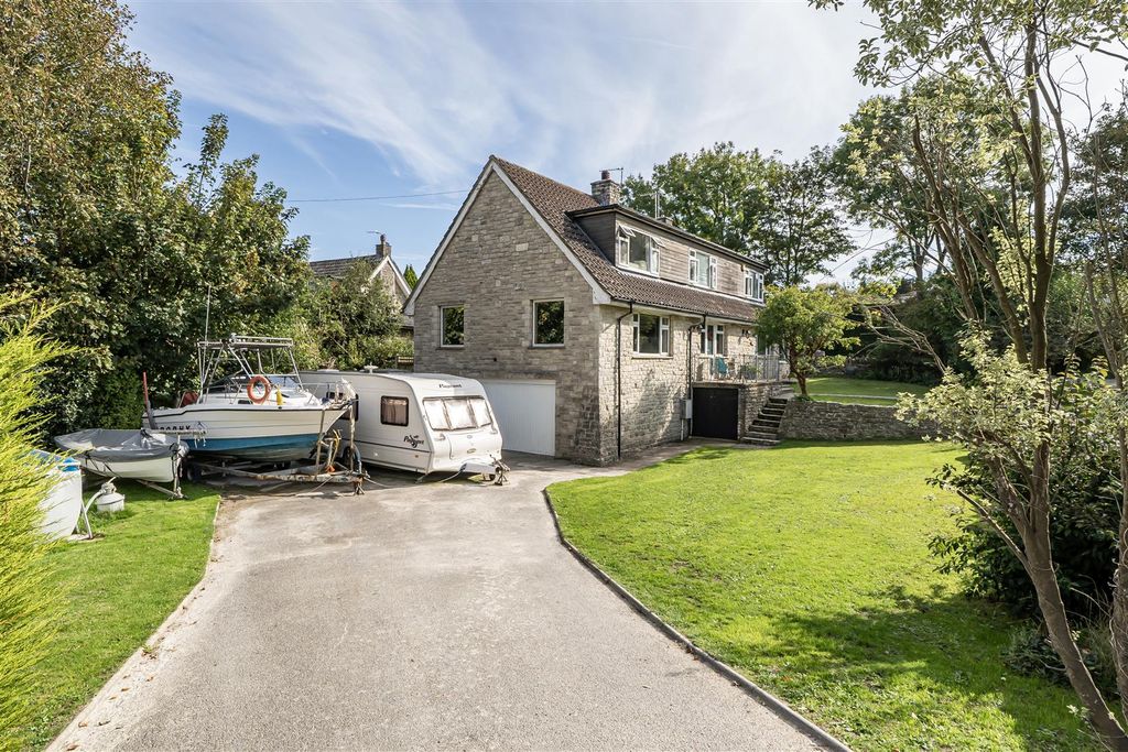 Property photo 1 of 28 1359827-23-68dab2E354De6.Jpg