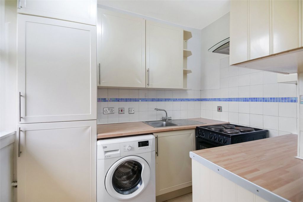 Property photo 3 of 17 Kitchen