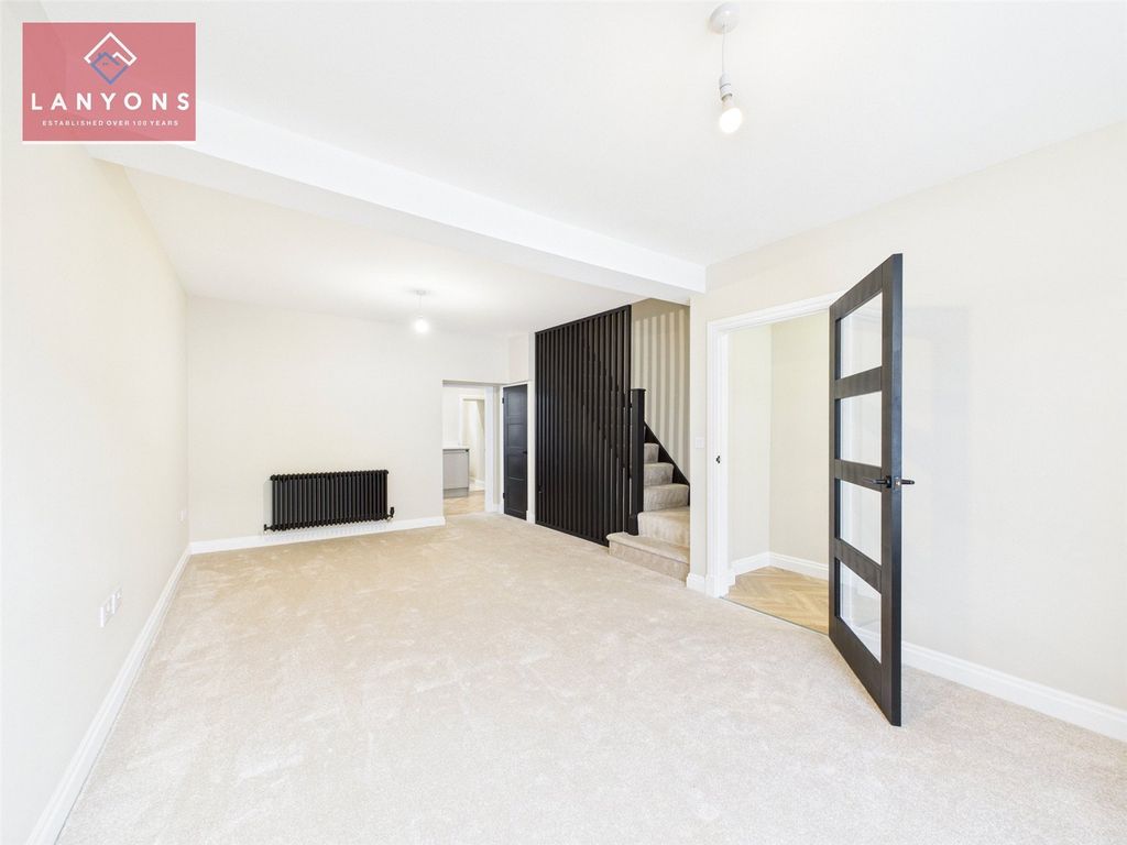 Property photo 3 of 19 Picture No. 11