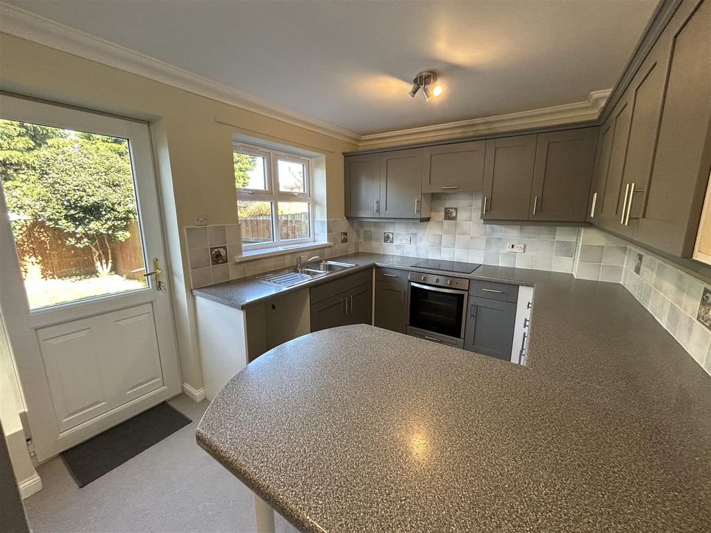 Property photo 3 of 8 Kitchen