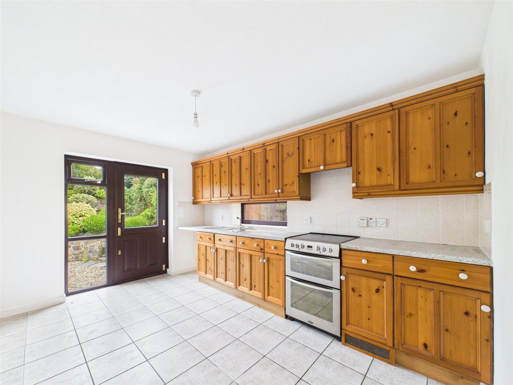 Property photo 3 of 13 Kitchen