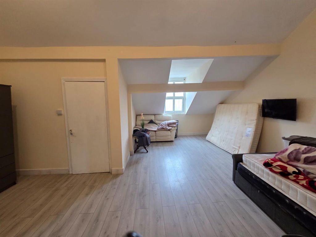 Property photo 3 of 4 244 High St 3.Jpeg