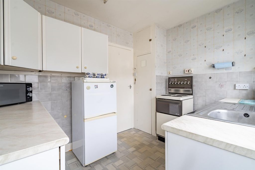 Property photo 3 of 13 Kitchen