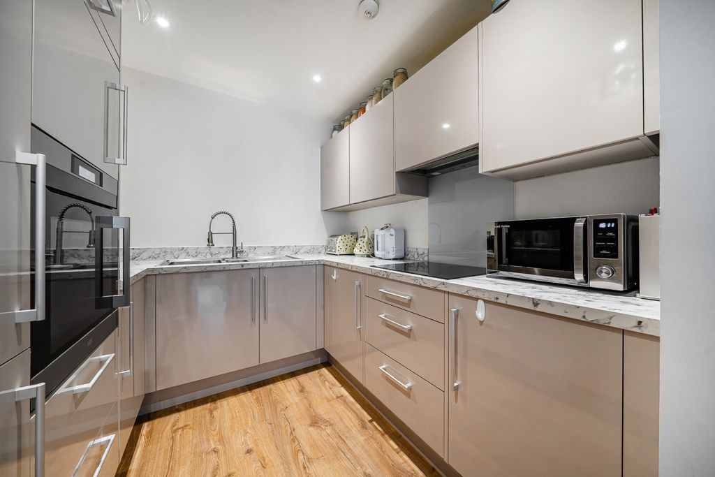 Property photo 3 of 23 Kitchen