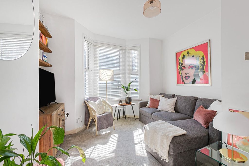 Property photo 3 of 26 6_64795.Jpg