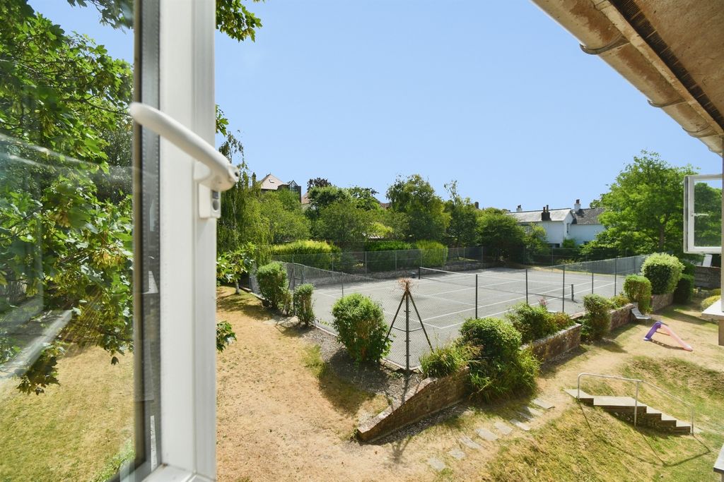 Property photo 3 of 19