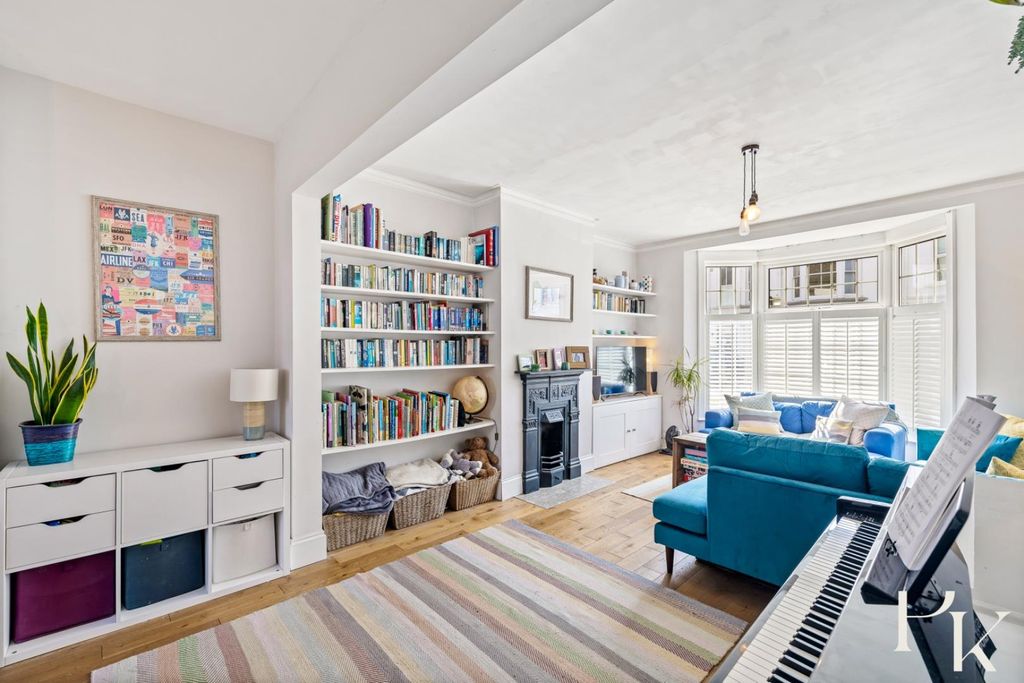 Property photo 2 of 21 Living Room