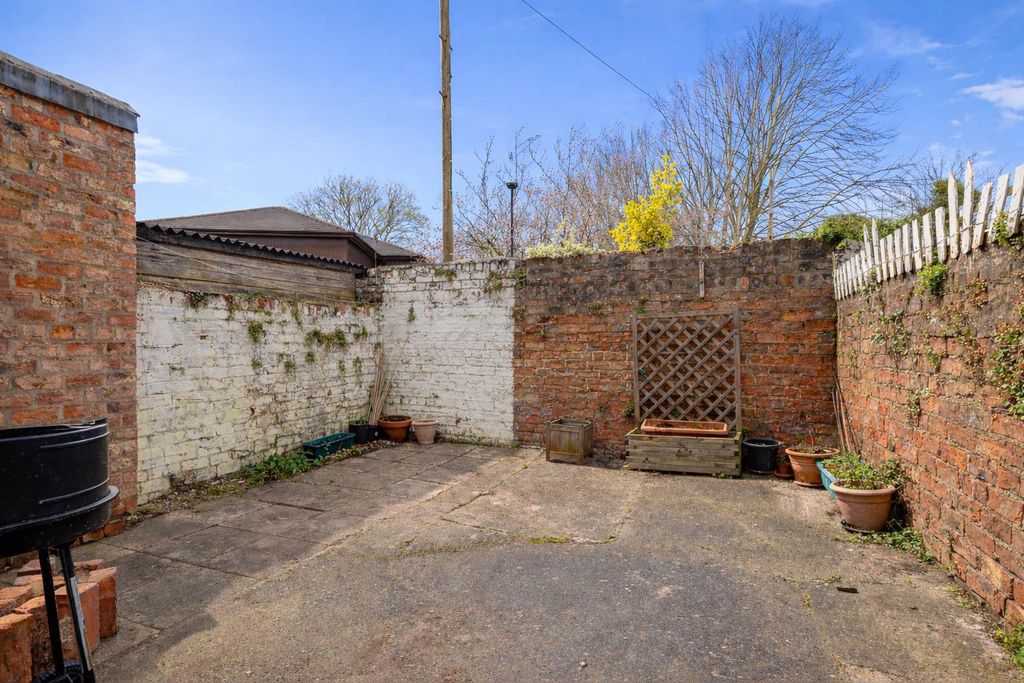 Property photo 2 of 14 Courtyard