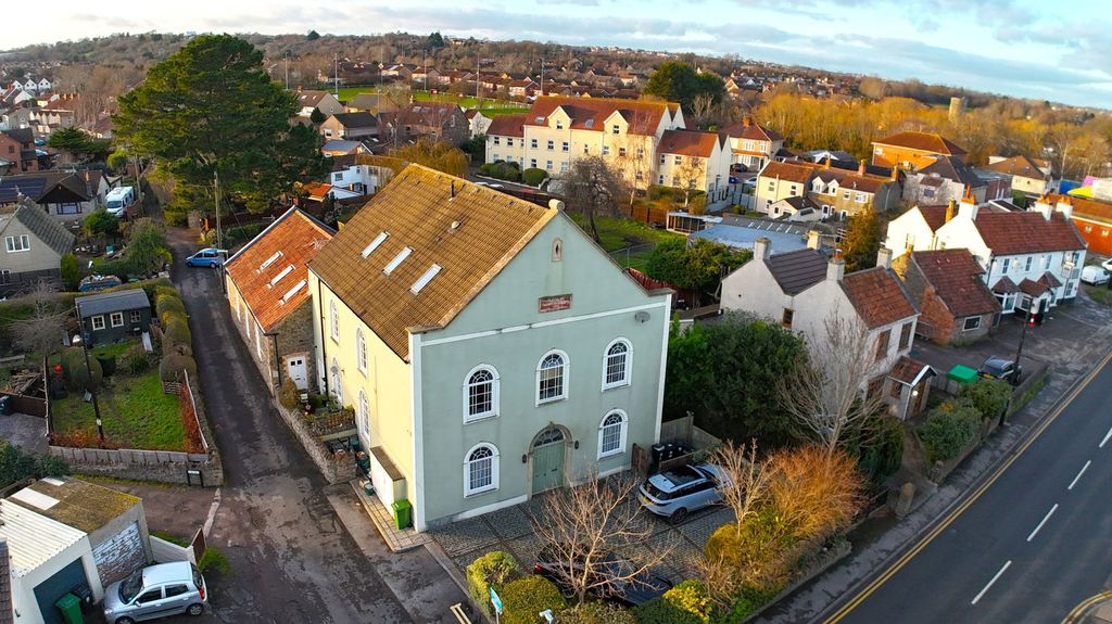 Property photo 2 of 34