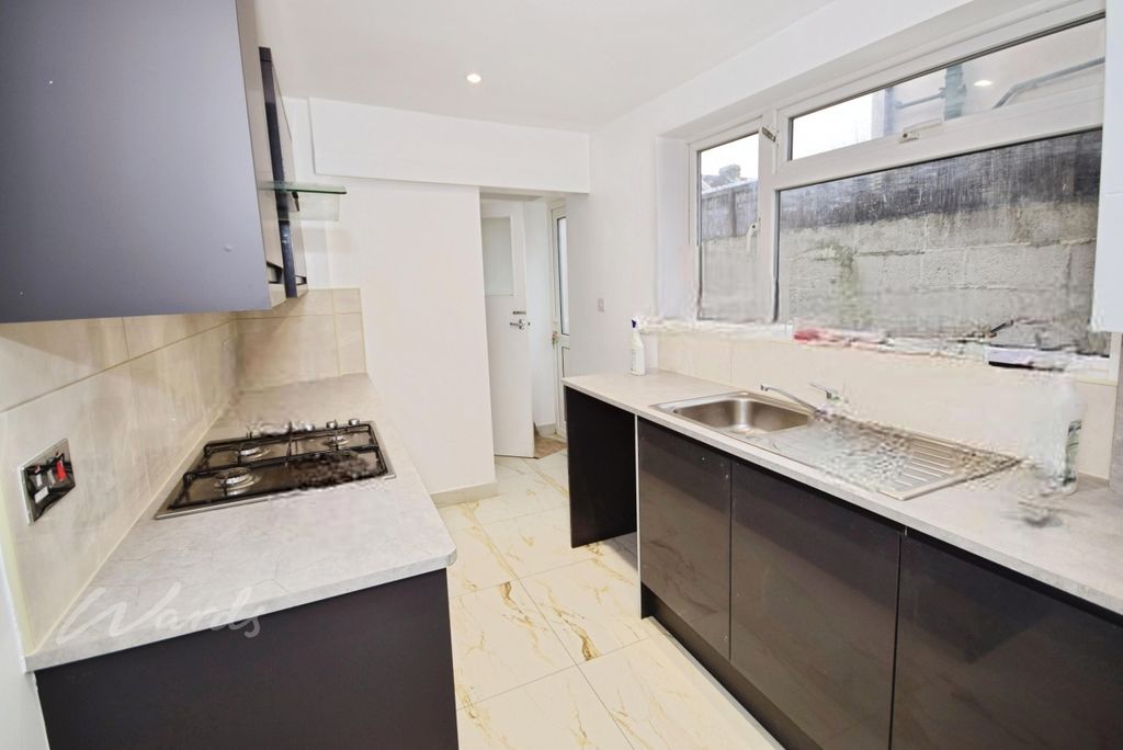 Property photo 2 of 9 Frederick Kitchen