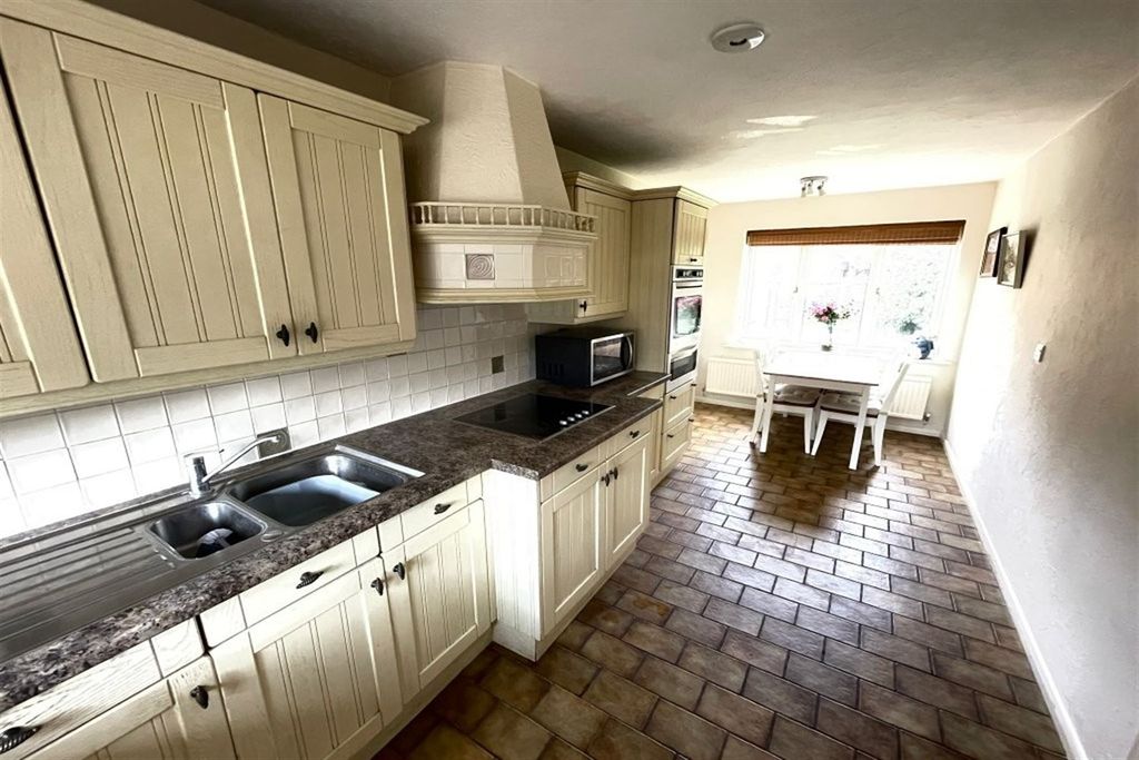Property photo 2 of 21 Kitchen 1