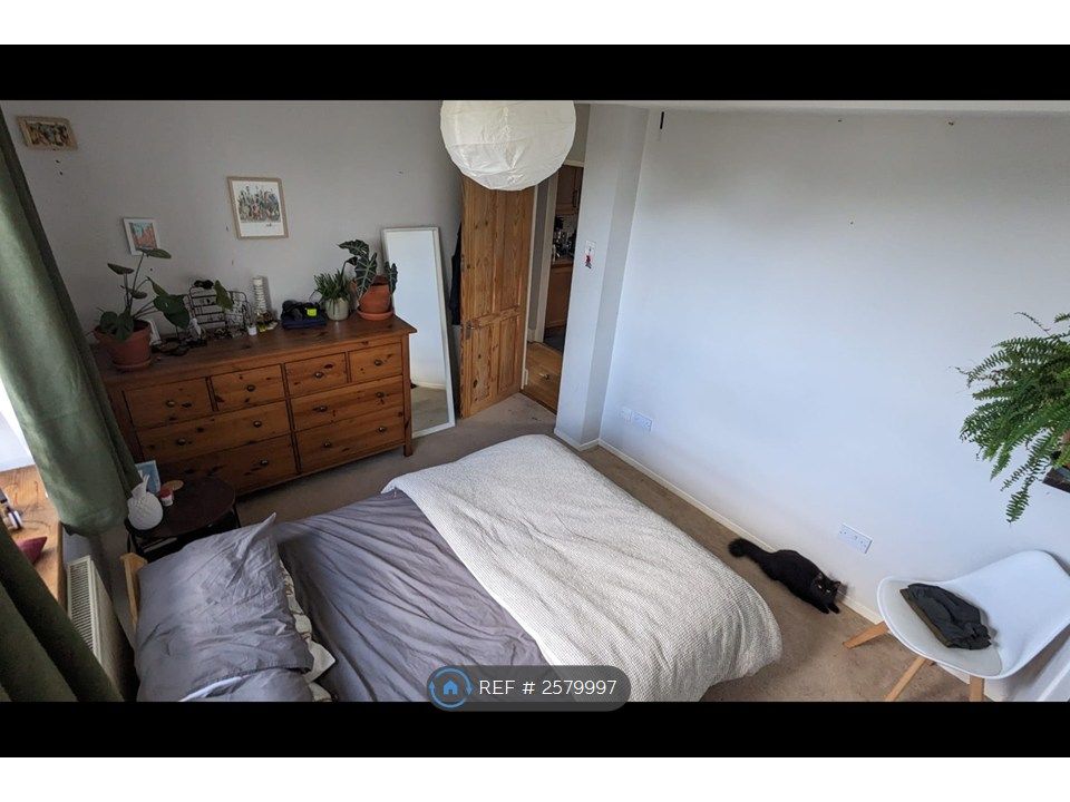 Property photo 2 of 6 Bedroom
