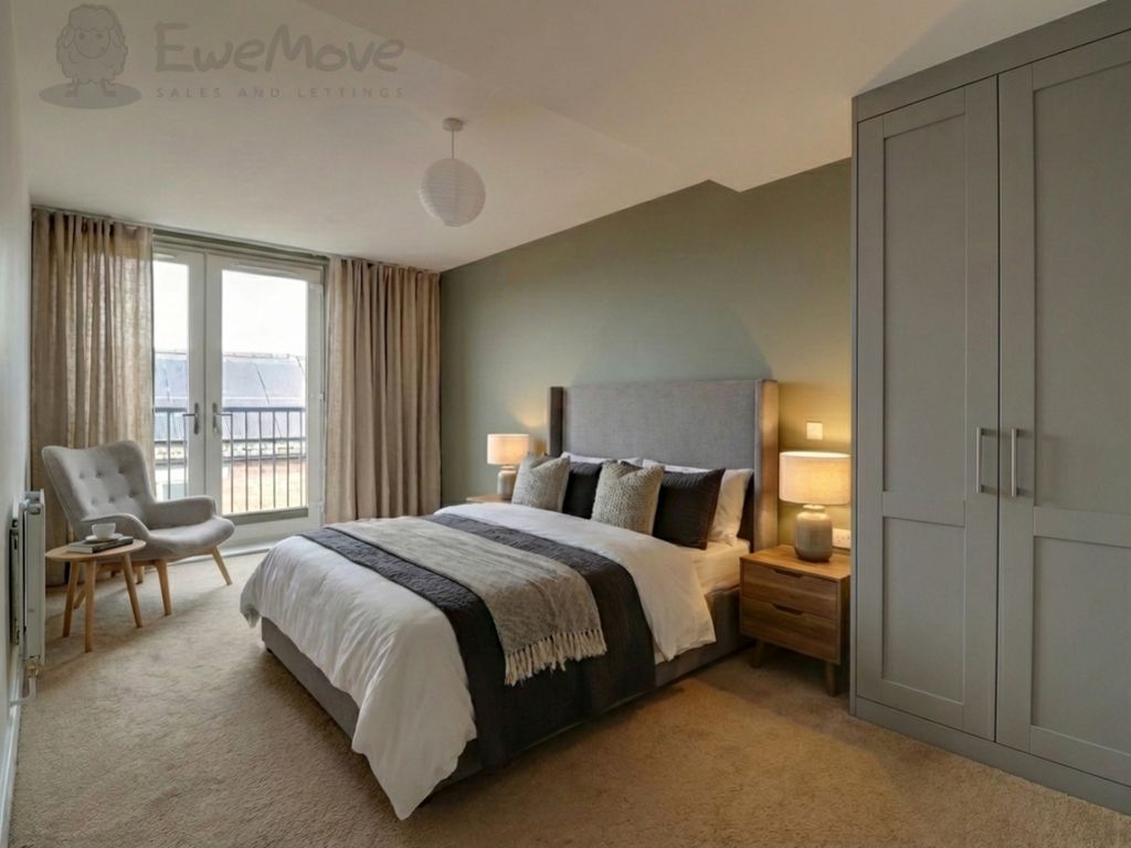 Property photo 2 of 20 Large Main Bedroom