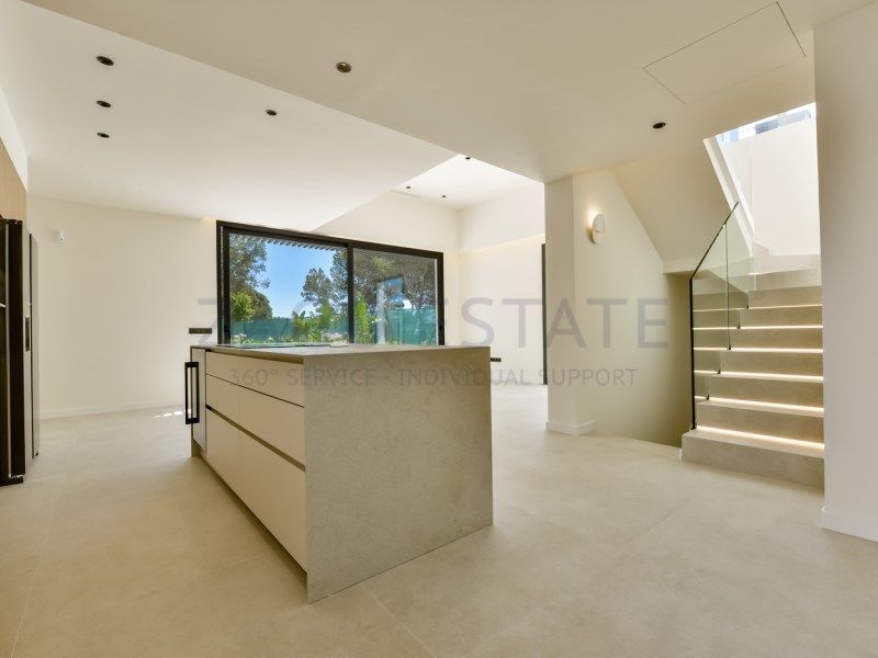 Property photo 3 of 32