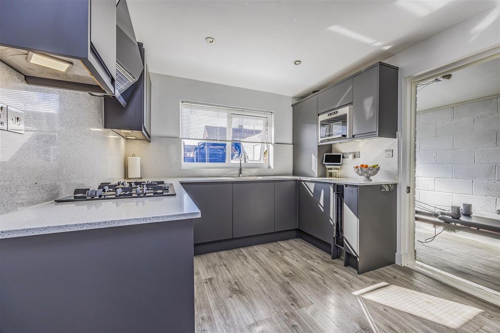 Property photo 3 of 23 51 Keyhaven Drive, Havant-Porticomarketing-Soldby-