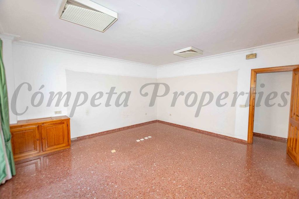 Property photo 2 of 7