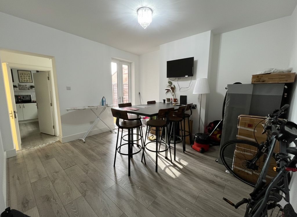 Property photo 2 of 5 4890061