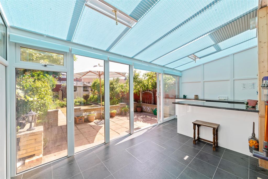 Property photo 3 of 12 Camborne Road