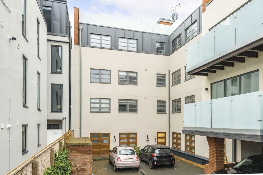 Property photo 3 of 6