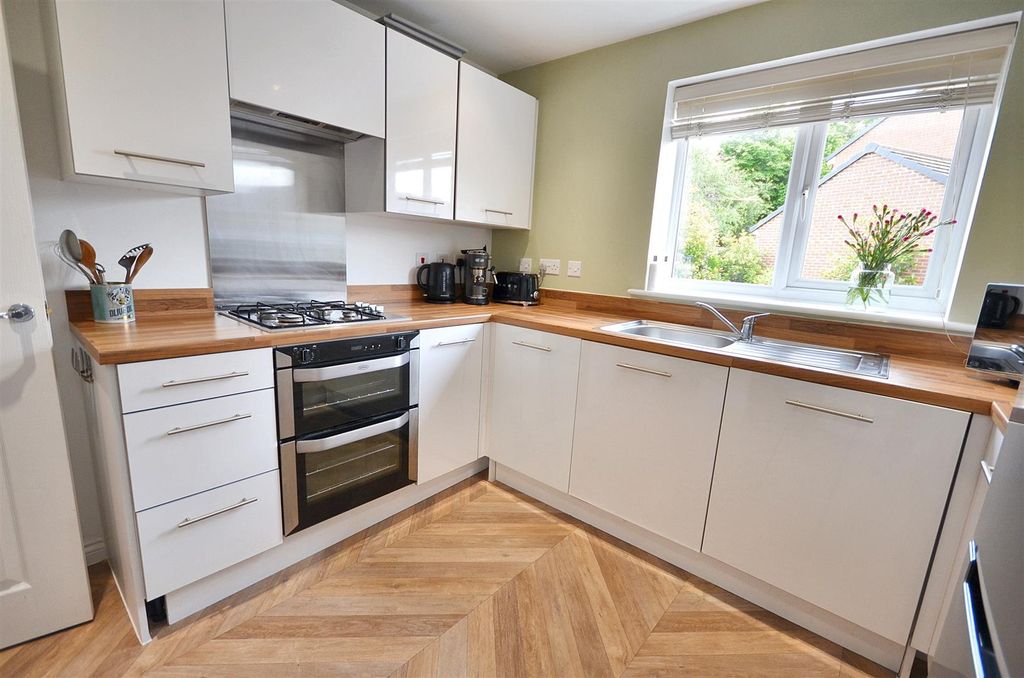 Property photo 3 of 13 Kitchen