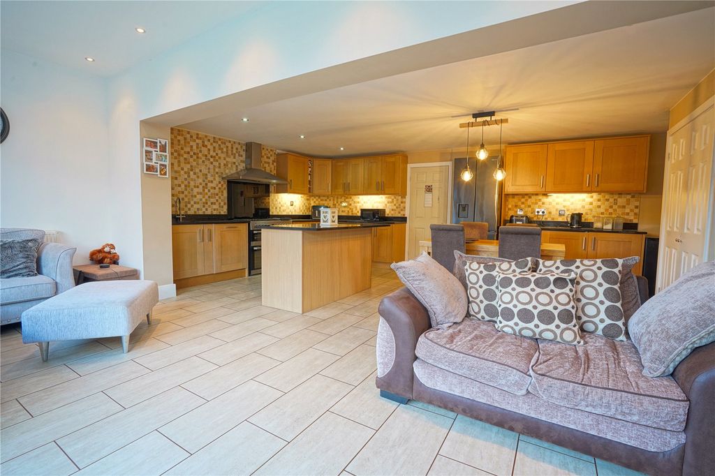 Property photo 3 of 17 Picture No. 15