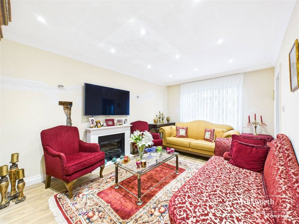 Property photo 2 of 29 Picture No. 44