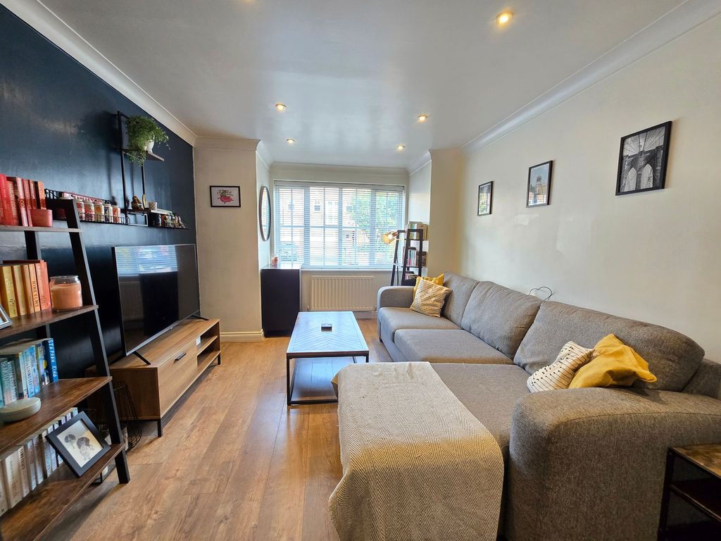 Property photo 3 of 11