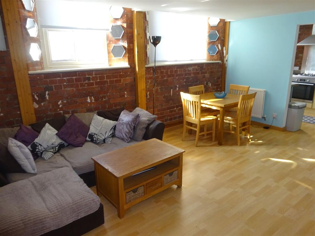 Property photo 2 of 20