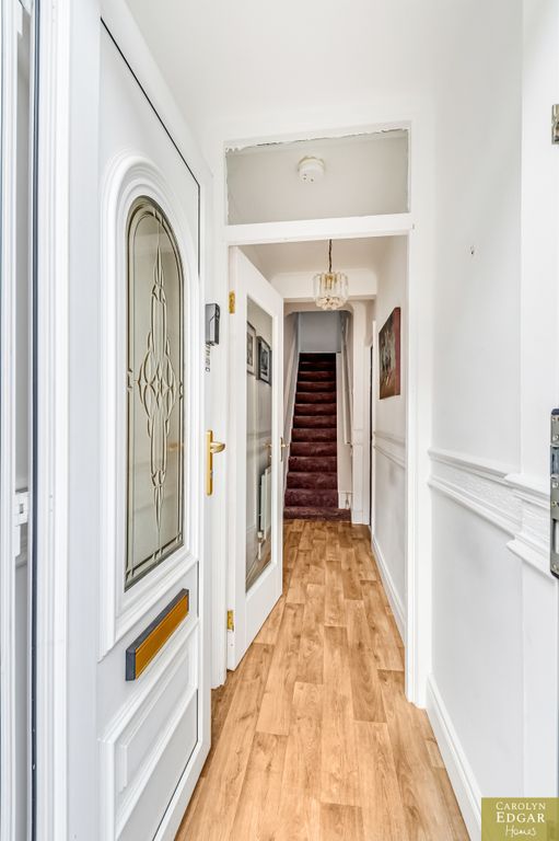 Property photo 3 of 31 004