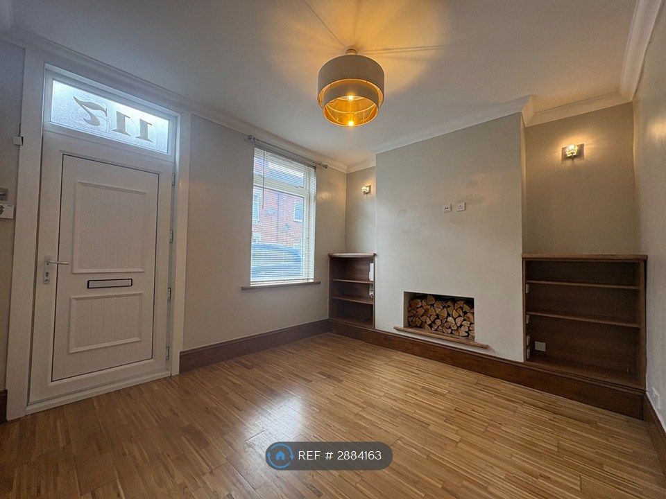 Property photo 3 of 21 Living Room