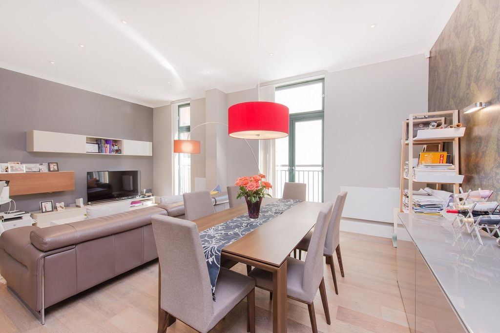 Property photo 3 of 20 Living Room