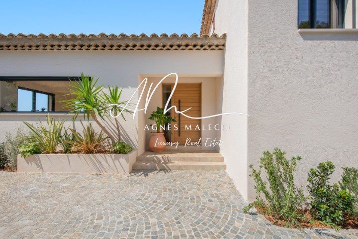 Property photo 1 of 15 Splendid Contemporary Building With Superb Sea Views - High Standing!