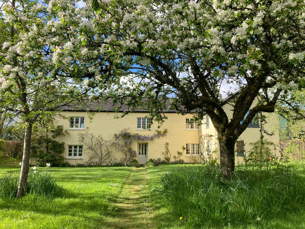 Property photo 2 of 31 Grounds