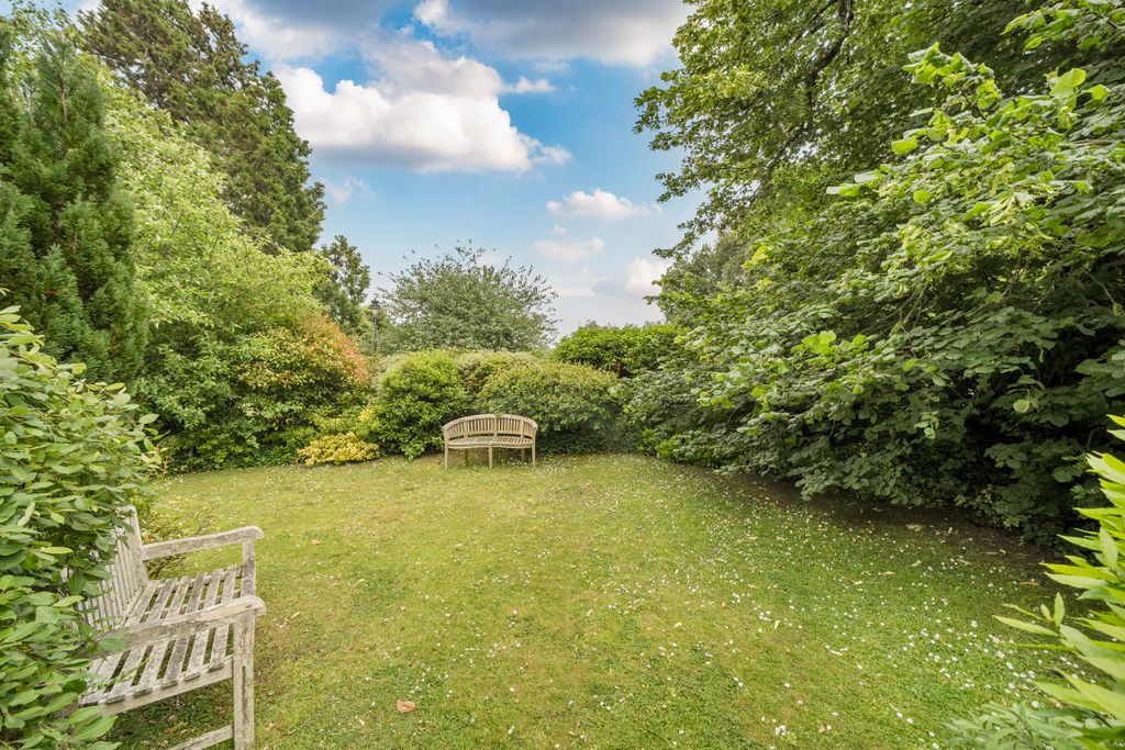Additional image 10 of 2 bed flat for saleLethbridge Court, Courtenay Park Road, Newton Abbot TQ12