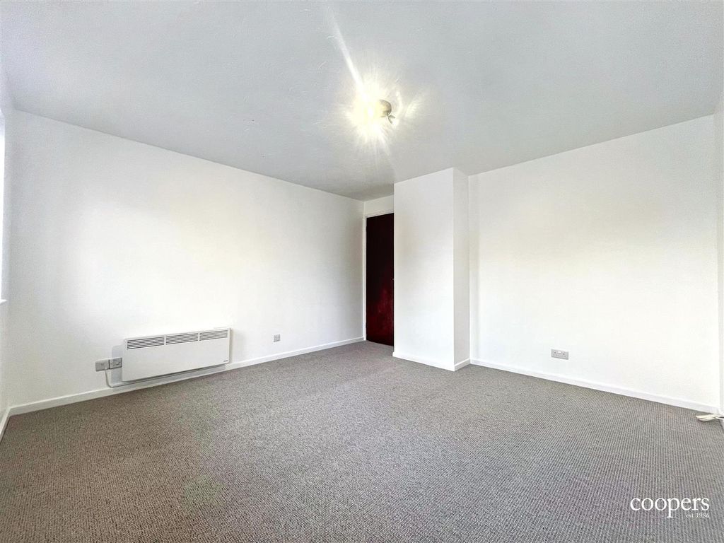 Property photo 2 of 8 Lounge (6).Jpg