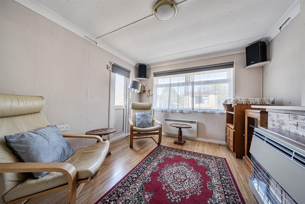 Property photo 3 of 12 Lounge
