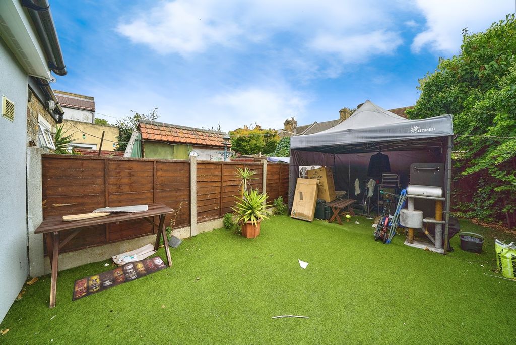 Property photo 2 of 17 Photo