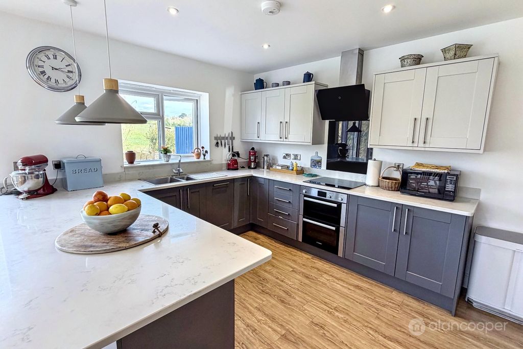 Property photo 3 of 34 5049815