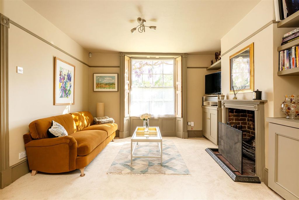 Property photo 3 of 18 Sitting Room
