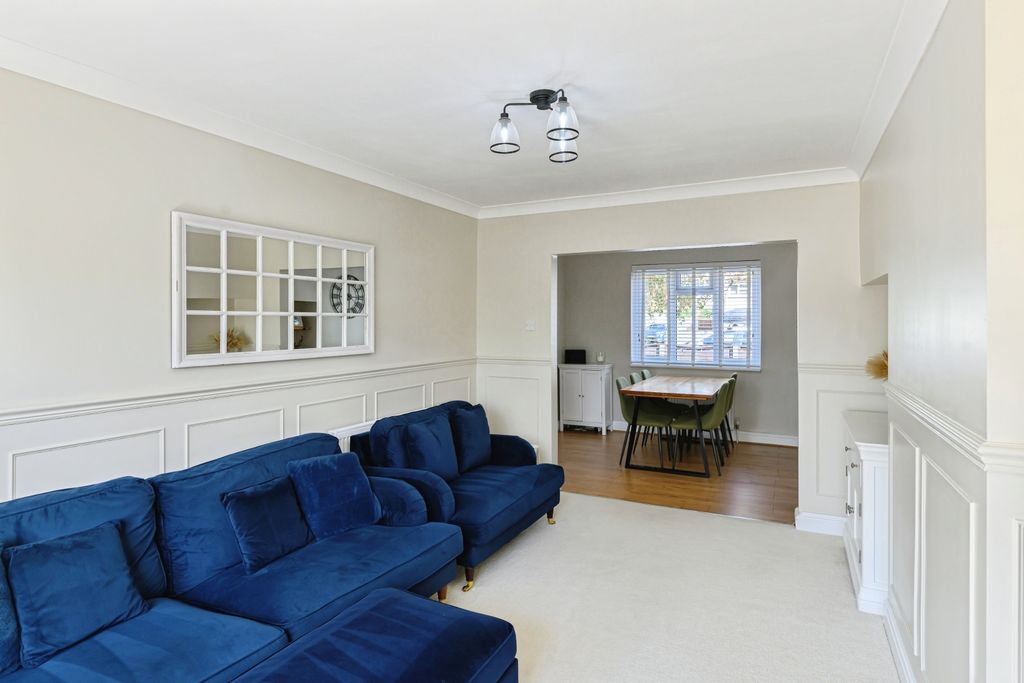 Property photo 3 of 19 Living Room