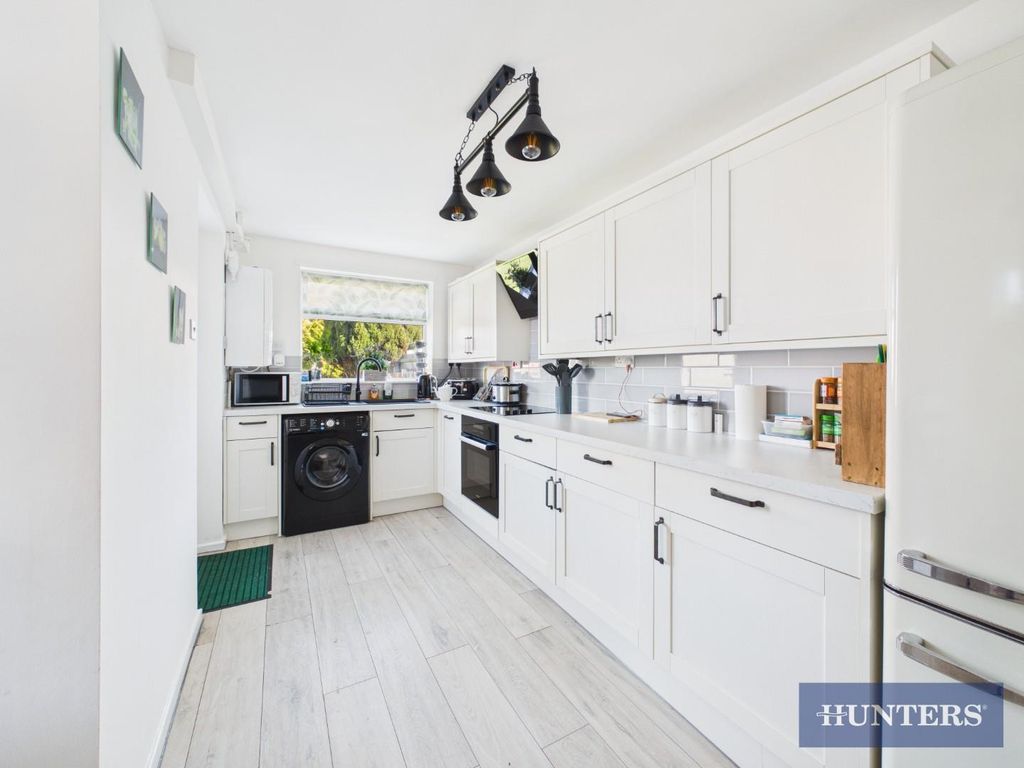 Property photo 2 of 17 Kitchen