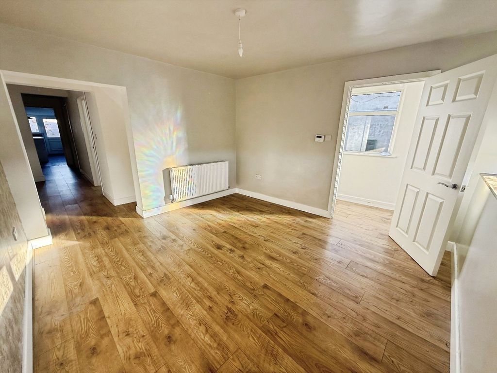 Property photo 2 of 18 Picture No. 03