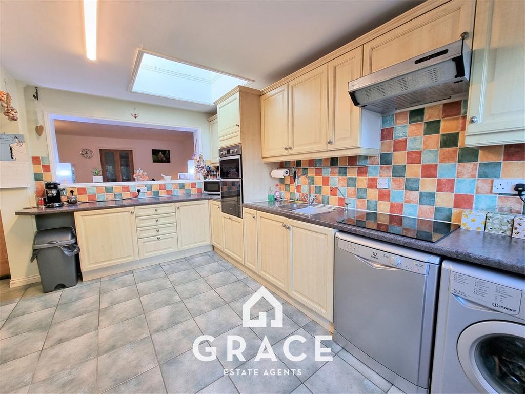 Property photo 2 of 18 Kitchen