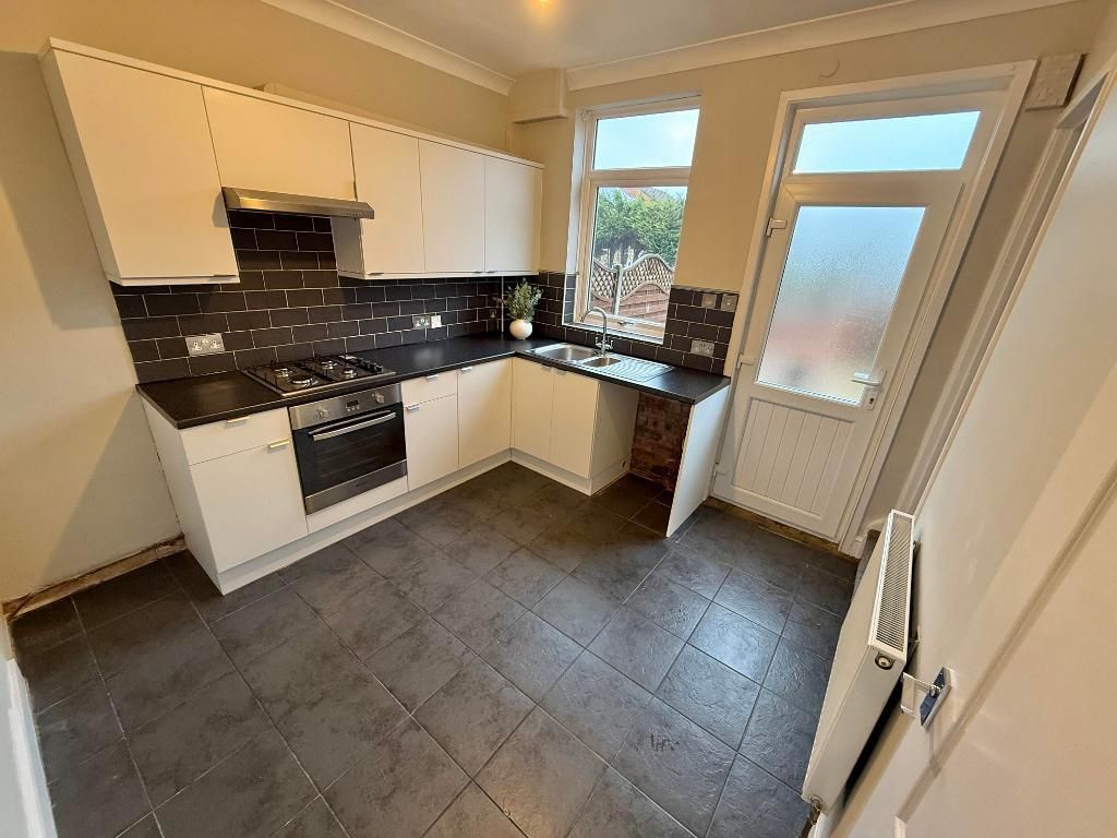 Property photo 2 of 7 Kitchen