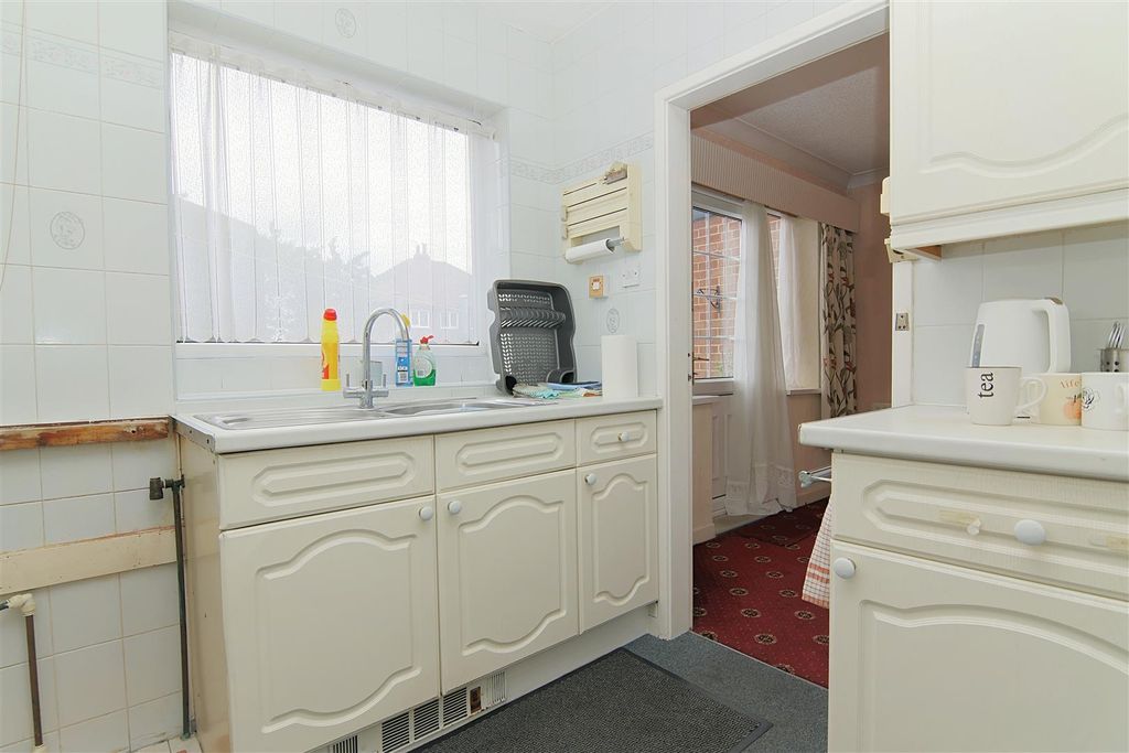 Property photo 3 of 18 Kitchen